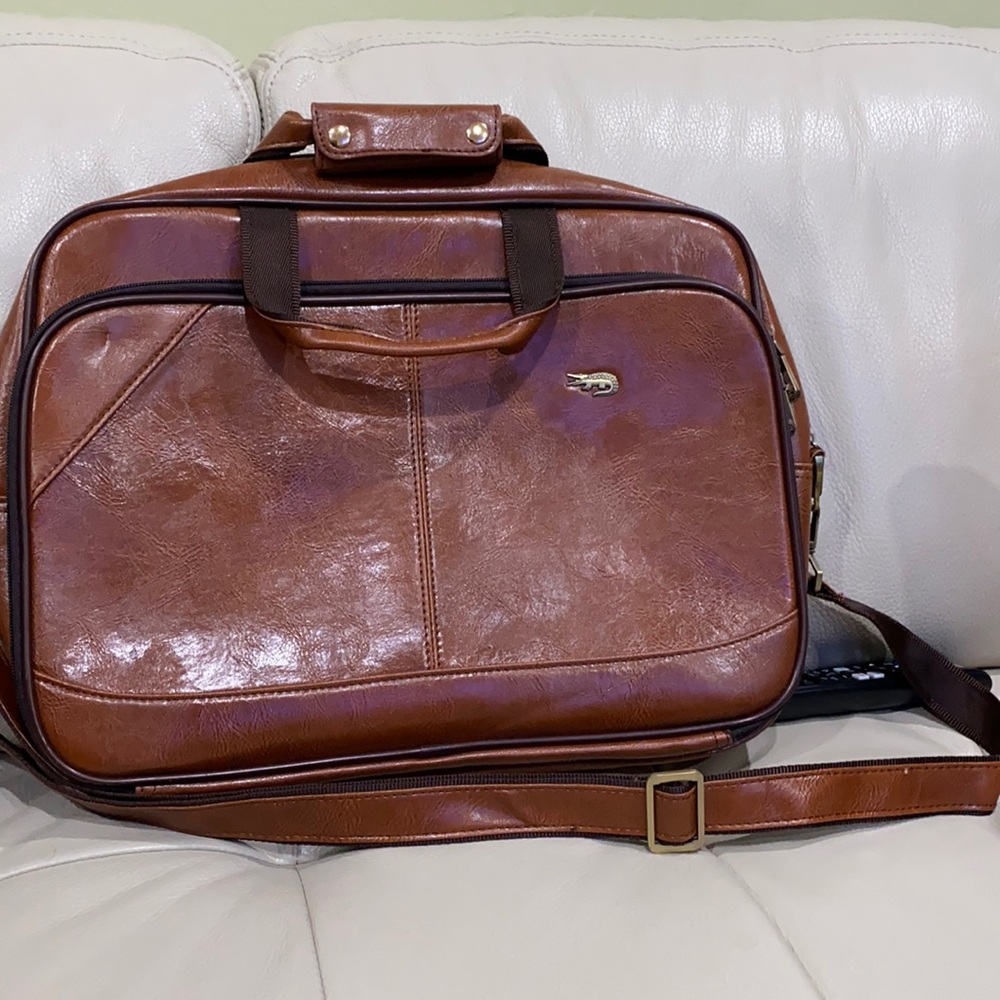 LACOSTE Men Work Bag Brown Leather Briefcase Large, NEW without tags Gong Pine